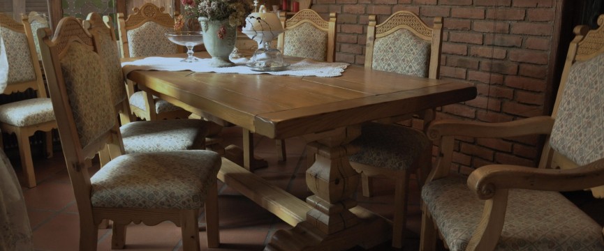 podezelska masivna miza bespoke country table chairs
