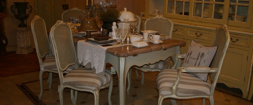 provansalska masivna jedilnica french style vintage dining table chairs